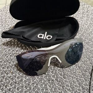 ALO - SOLD OUT ONLINE Stunner Sunglasses Gunmetal/White